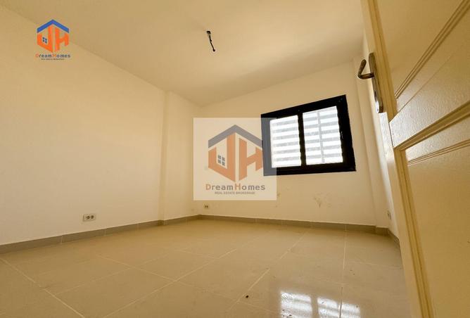 8450049 - Property Image 3