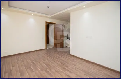 Apartment - 3 Bedrooms - 3 Bathrooms for rent in Al Geish Road - Laurent - Hay Sharq - Alexandria