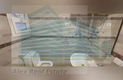 شقة - 3 غرف نوم - 2 حمامات للايجار في شارع بحرى بك - المنشية - حي الجمرك - الاسكندرية