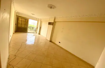 شقة - 3 غرف نوم - 1 حمام للايجار في شارع بن عزب - سبورتنج - حي شرق - الاسكندرية