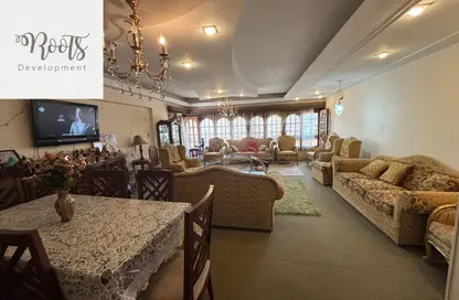 Apartment - 3 Bedrooms - 2 Bathrooms for sale in Shooting Club Street - Dokki - Giza