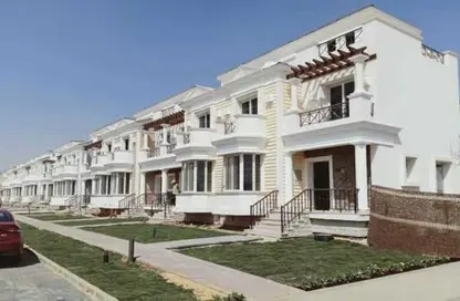 Townhouse - 3 Bedrooms - 3 Bathrooms for sale in Kingsway - Boulevard Road - Green Belt - 6 October City - Giza