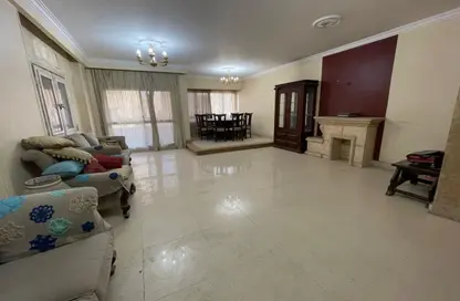 شقة - 3 غرف نوم - 2 حمامات للبيع في شارع شهاب - المهندسين - الجيزة