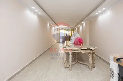 شقة - 3 غرف نوم - 2 حمامات للبيع في شارع مدرسة الريادة - سموحة - حي شرق - الاسكندرية