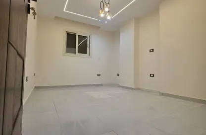 شقة - 2 غرف نوم - 2 حمامات للبيع في البوابة الرابعة - مينا - حدائق الاهرام - الجيزة
