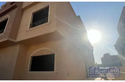 فيلا - 4 غرف نوم - 2 حمامات للبيع في القطامية - مدينة القاهرة الجديدة - القاهرة