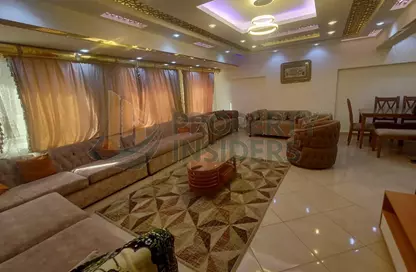 شقة - 3 غرف نوم - 3 حمامات للايجار في شارع الحسين - الدقي - الجيزة