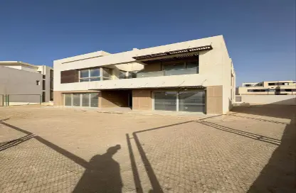Villa - 5 Bedrooms - 4 Bathrooms for sale in Upville - Cairo Alexandria Desert Road - 6 October City - Giza