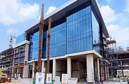 Shop - Studio - 2 Bathrooms for sale in Golden Gate - South Teseen St. - The 5th Settlement - New Cairo City - Cairo