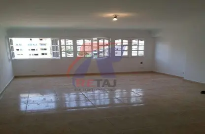 Apartment - 3 Bedrooms - 2 Bathrooms for sale in Ahmed Fakhry St. - 6th Zone - Nasr City - Cairo