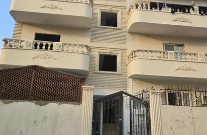 Apartment - 4 Bedrooms - 2 Bathrooms for sale in 2nd District West - Shorouk City - Cairo