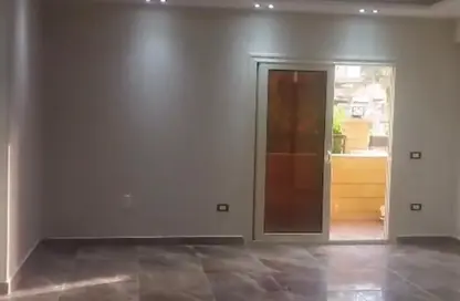 Apartment - 3 Bedrooms - 2 Bathrooms for rent in Mohamed Hussein Mahmoud St. - Area E - Ganoob El Acadimia - New Cairo City - Cairo