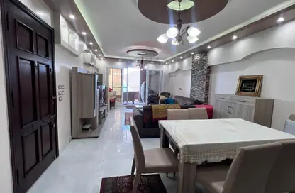 شقة - 3 غرف نوم - 2 حمامات للبيع في طريق الجيش - كامب شيزار - حي وسط - الاسكندرية