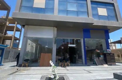 Shop - Studio - 2 Bathrooms for sale in The Gate Plaza Mall - 10th District - Sheikh Zayed City - Giza