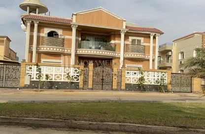 فيلا - 8 غرف نوم - 6 حمامات للبيع في جييرا - الحي الثالث عشر - الشيخ زايد - الجيزة