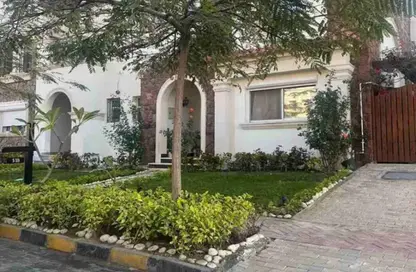 Villa - 6 Bedrooms - 4 Bathrooms for sale in Divina Gardens - 3rd District West - Shorouk City - Cairo
