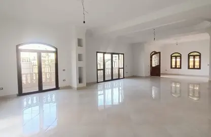 شقة - 4 غرف نوم - 3 حمامات للايجار في المنطقة د - حى جنوب الاكايمية - مدينة القاهرة الجديدة - القاهرة