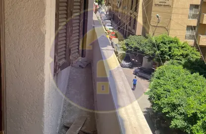 شقة - 4 غرف نوم - 2 حمامات للبيع في كامب شيزار - حي وسط - الاسكندرية