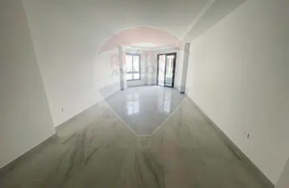 شقة - 3 غرف نوم - 2 حمامات للايجار في سكاي لاين - سموحة - حي شرق - الاسكندرية