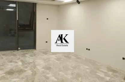 Office Space - Studio - 1 Bathroom for rent in Hyde Park Business District Mall - South Teseen St. - The 5th Settlement - New Cairo City - Cairo
