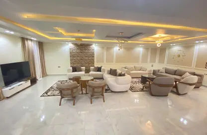 Apartment - 3 Bedrooms - 3 Bathrooms for rent in Ahmed Fakhry St. - 6th Zone - Nasr City - Cairo