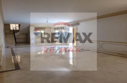 Villa - 5 Bedrooms - 6 Bathrooms for sale in Maxim - The 1st Settlement - New Cairo City - Cairo