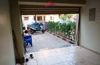 محل تجاري - استوديو - 2 حمامات للايجار في شارع 9 - المعادي - حي المعادي - القاهرة