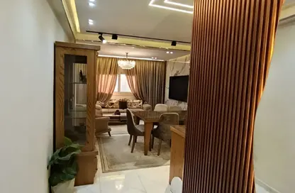 شقة - 3 غرف نوم - 3 حمامات للبيع في شارع ايران - الدقي - الجيزة