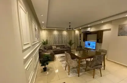 Apartment - 2 Bedrooms - 1 Bathroom for rent in Al Rehab - New Cairo City - Cairo