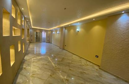 شقة - 3 غرف نوم - 2 حمامات للبيع في شارع غزه - المهندسين - الجيزة