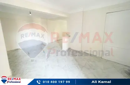 Apartment - 2 Bedrooms - 1 Bathroom for rent in Abou Quer Road - Zezenia - Hay Sharq - Alexandria