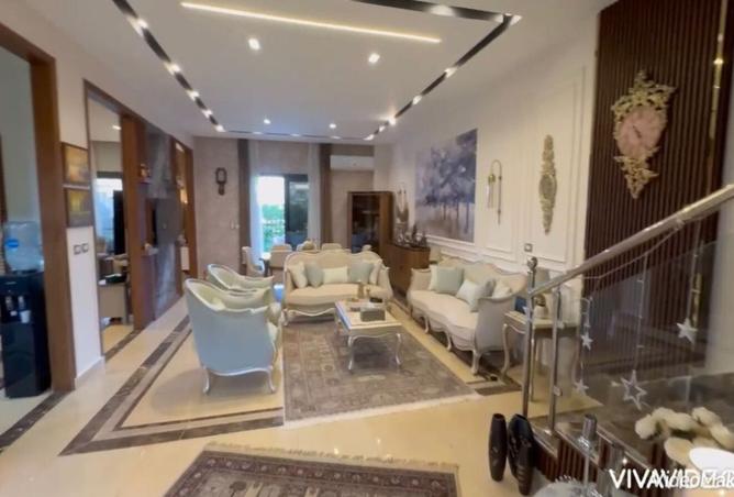 8027221 - Property Image 2