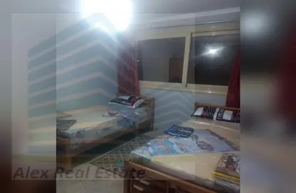 شقة - 3 غرف نوم - 1 حمام للايجار في شارع فاموس - كامب شيزار - حي وسط - الاسكندرية