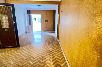 Apartment - 2 Bedrooms - 1 Bathroom for rent in Ibn Khalkan St. - Laurent - Hay Sharq - Alexandria
