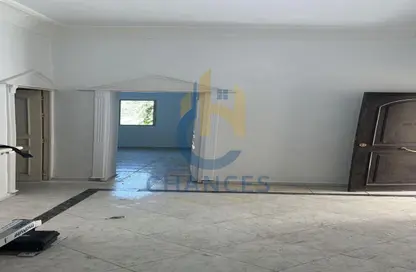 Apartment - 5 Bedrooms - 3 Bathrooms for sale in Street 9 - Maadi - Hay El Maadi - Cairo