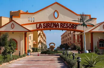 Chalet - 2 Bedrooms - 2 Bathrooms for sale in Lasirena Palm Beach - Al Ain Al Sokhna - Suez