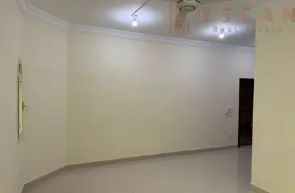 شقة - 3 غرف نوم - 2 حمامات للايجار في محور العروبة - المنطقة أ - حى جنوب الاكايمية - مدينة القاهرة الجديدة - القاهرة