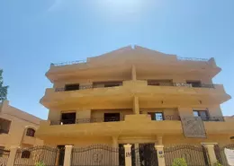 شقة - 4 غرف نوم - 3 حمامات للبيع في الحي الثاني شرق - مدينة الشروق - القاهرة