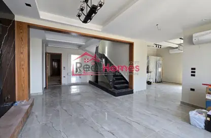 Apartment - 2 Bedrooms - 3 Bathrooms for rent in Shagaret Al Dor St. - Zamalek - Cairo