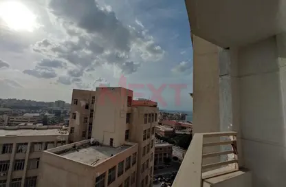 شقة - 3 غرف نوم - 2 حمامات للايجار في كامب شيزار - حي وسط - الاسكندرية