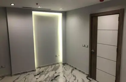 Office Space - Studio - 1 Bathroom for sale in The Gate Plaza Mall - 10th District - Sheikh Zayed City - Giza