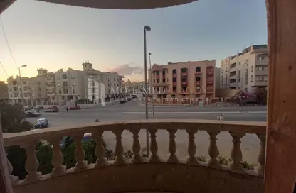 شقة - 3 غرف نوم - 2 حمامات للبيع في شارع المهندس احمد كمال حمدي - الحي السادس عشر - الشيخ زايد - الجيزة