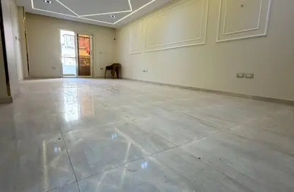 شقة - 3 غرف نوم - 2 حمامات للبيع في البوابة الثالثة القديمة - خفرع - حدائق الاهرام - الجيزة