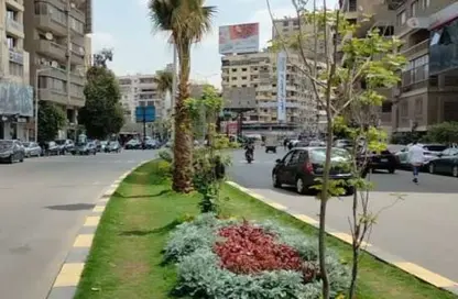 بناية كاملة - 8 غرف نوم - 8 حمامات للبيع في المهندسين - الجيزة
