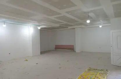 Shop - Studio - 2 Bathrooms for rent in Mohammed Al Maqref St. - 6th Zone - Nasr City - Cairo