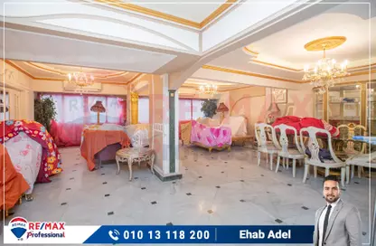 شقة - 4 غرف نوم - 3 حمامات للبيع في شارع ابو قير - جليم - حي شرق - الاسكندرية