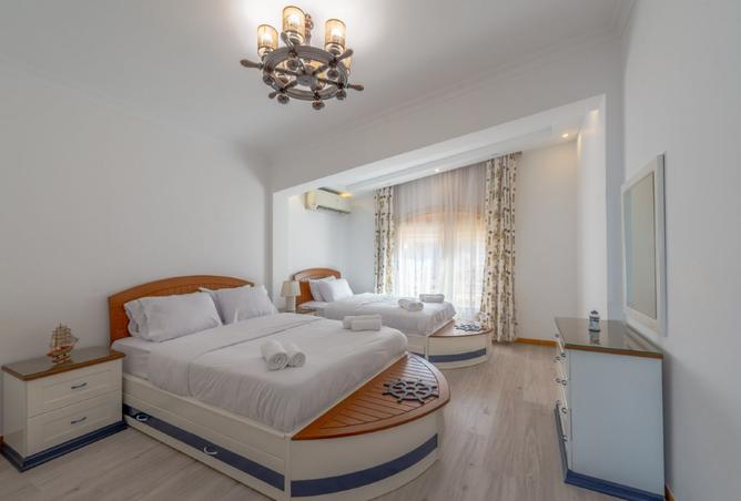 8061111 - Property Image 2