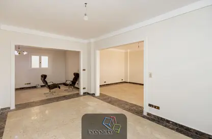 شقة - 2 غرف نوم - 2 حمامات للبيع في شارع توت عنخ امون - سموحة - حي شرق - الاسكندرية