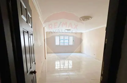Apartment - 3 Bedrooms - 3 Bathrooms for sale in Green Towers - Smouha - Hay Sharq - Alexandria