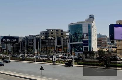 مساحات مكتبية - استوديو - 2 حمامات للايجار في شارع التسعين الشمالي - التجمع الخامس - مدينة القاهرة الجديدة - القاهرة